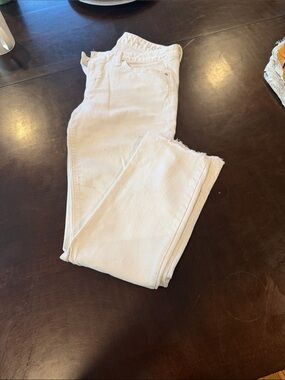 GAP Women’s 28R “real straight” White Skinny Jeans with Raw Hem